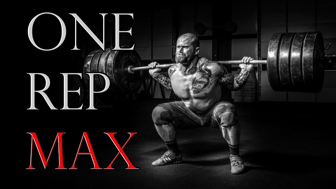 Homme faisant de la musculation avec charge maximale
